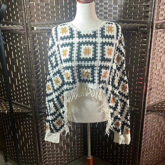 Sweaters - NWOT BOHO CHIC EMBROIDERED KNIT SHAWL.
